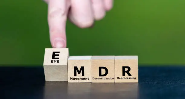 photo EMDR dès en bois
